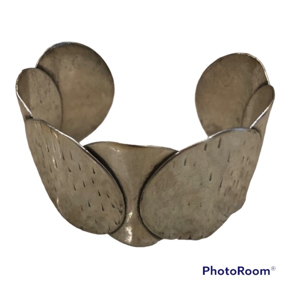 Cute Silver Cuff Bracelet - Picture 1 of 3